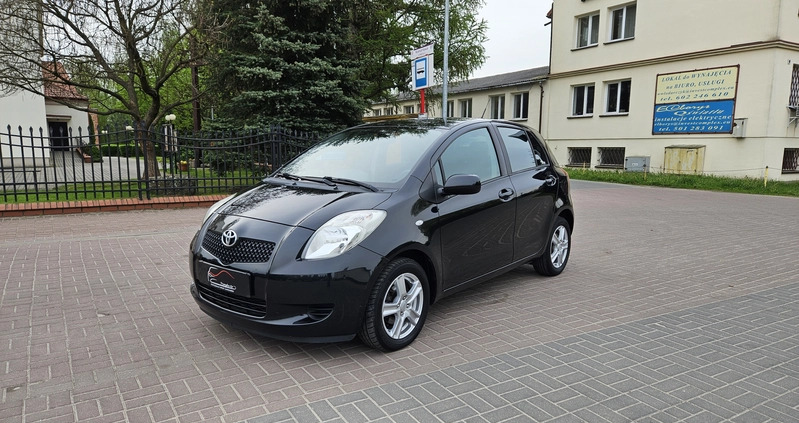 Toyota Yaris cena 14900 przebieg: 199999, rok produkcji 2006 z Stryków małe 667